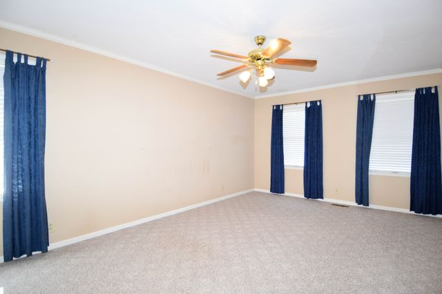 1059 Robertson Rd, Gallatin, TN 37066