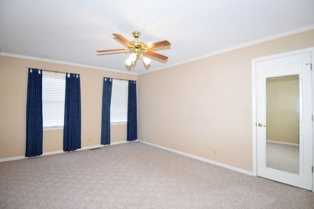 1059 Robertson Rd, Gallatin, TN 37066