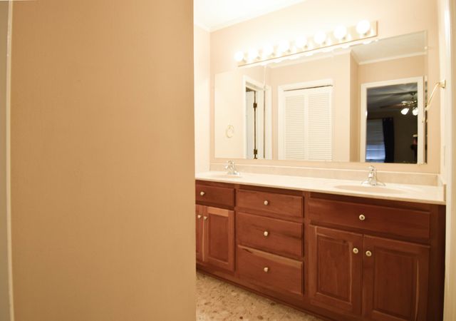 1059 Robertson Rd, Gallatin, TN 37066