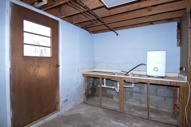 1059 Robertson Rd, Gallatin, TN 37066