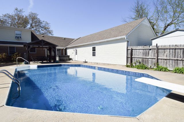 1059 Robertson Rd, Gallatin, TN 37066