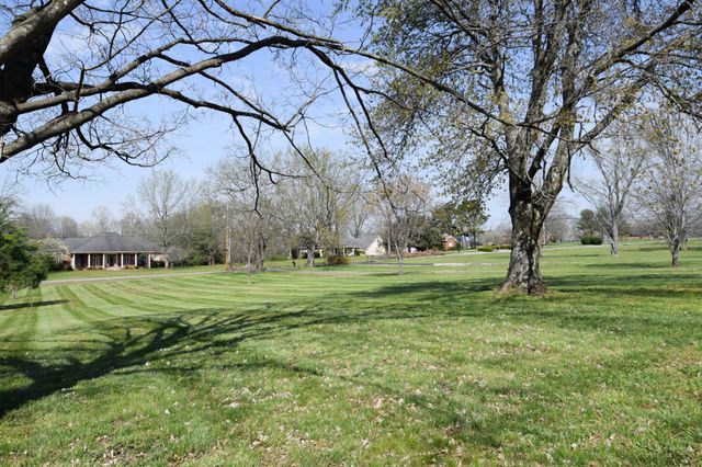 1059 Robertson Rd, Gallatin, TN 37066