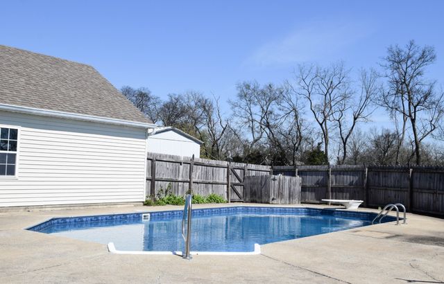 1059 Robertson Rd, Gallatin, TN 37066