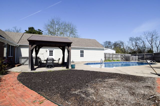 1059 Robertson Rd, Gallatin, TN 37066