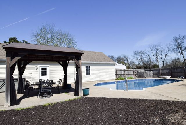 1059 Robertson Rd, Gallatin, TN 37066