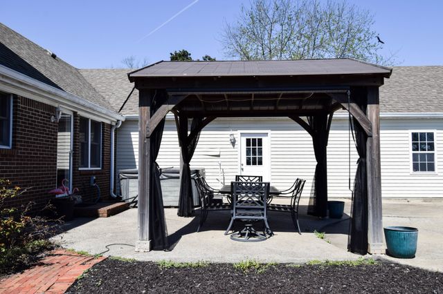 1059 Robertson Rd, Gallatin, TN 37066