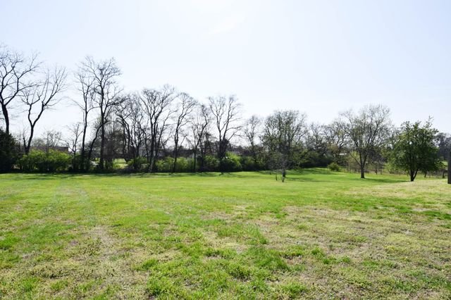 1059 Robertson Rd, Gallatin, TN 37066