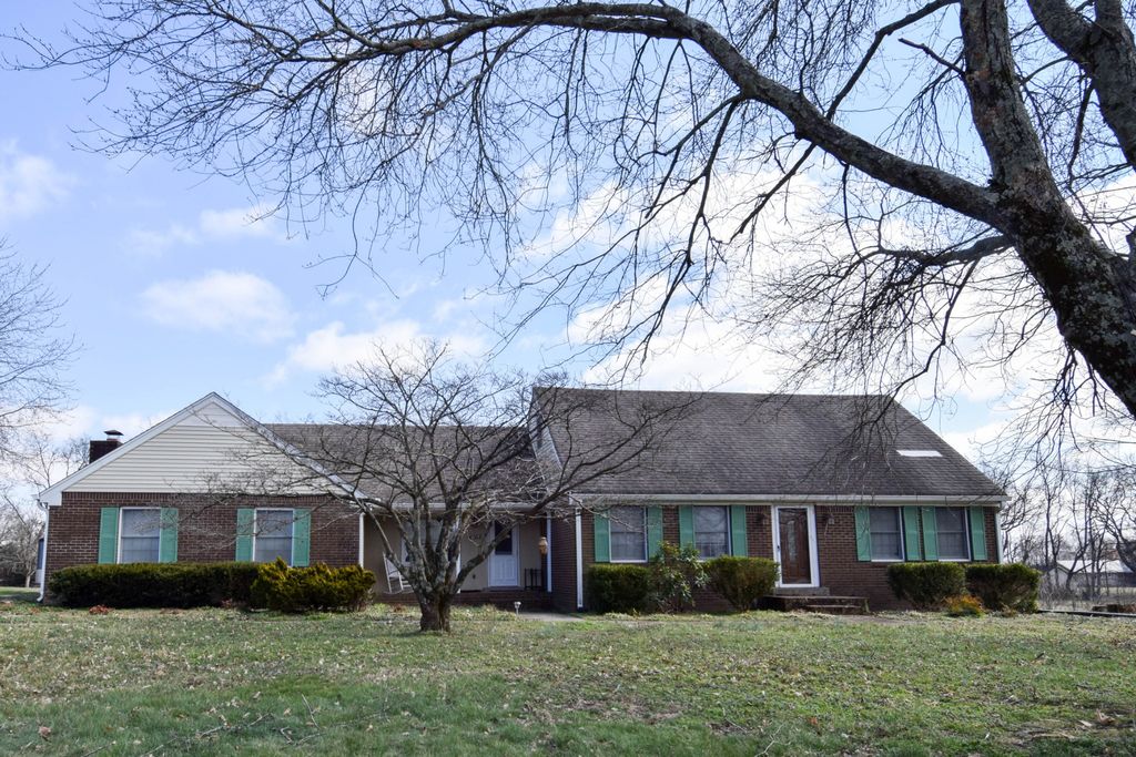 1059 Robertson Rd, Gallatin, TN 37066