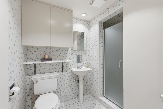 2 Glenridge Road, Little Rock, AR 72227