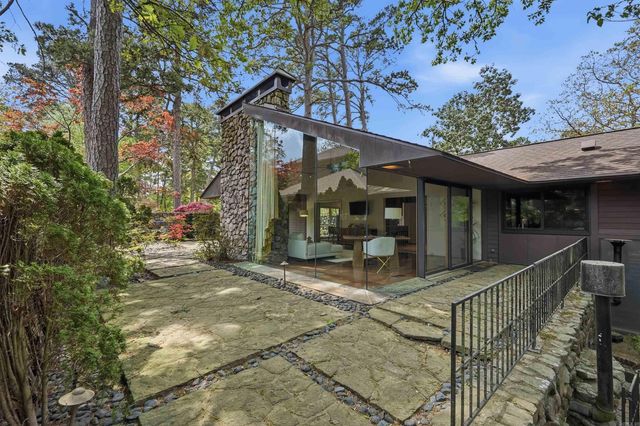 2 Glenridge Road, Little Rock, AR 72227