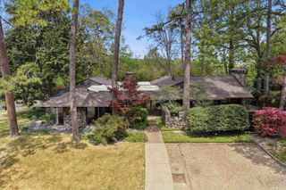 2 Glenridge Road, Little Rock, AR 72227