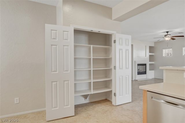 6824 Woodland Vase Court, Las Vegas, NV 89131