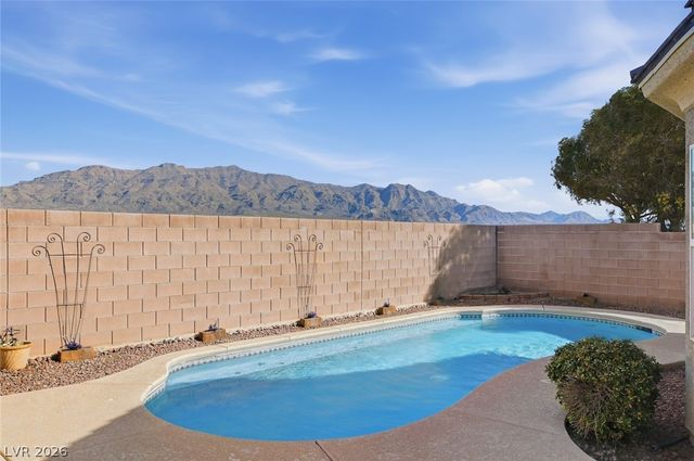 6824 Woodland Vase Court, Las Vegas, NV 89131