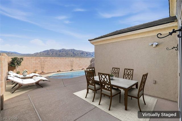6824 Woodland Vase Court, Las Vegas, NV 89131