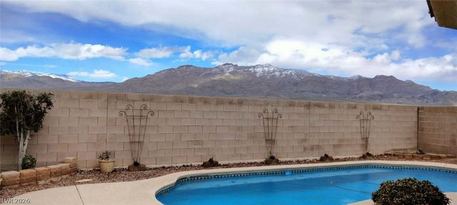 6824 Woodland Vase Court, Las Vegas, NV 89131