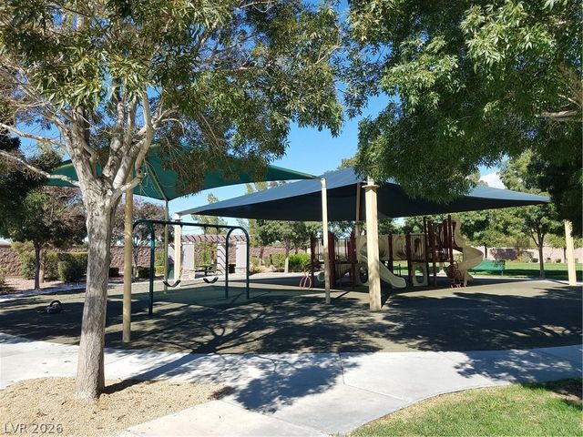 6824 Woodland Vase Court, Las Vegas, NV 89131