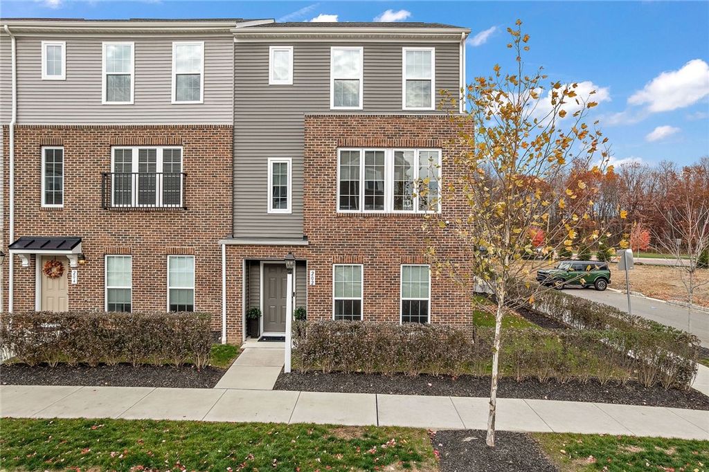 202 Gress Rd, Cranberry Twp, PA 16066