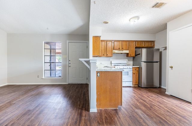 6201 Berkett CV A, Austin, TX 78745