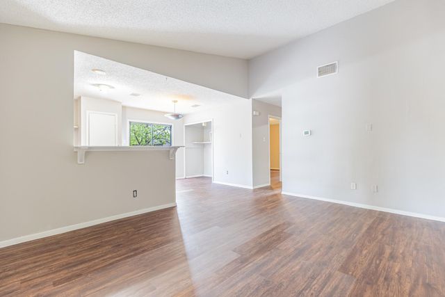 6201 Berkett CV A, Austin, TX 78745