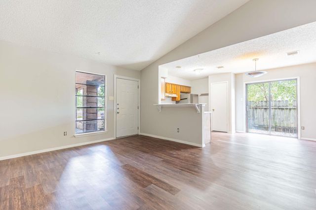 6201 Berkett CV A, Austin, TX 78745