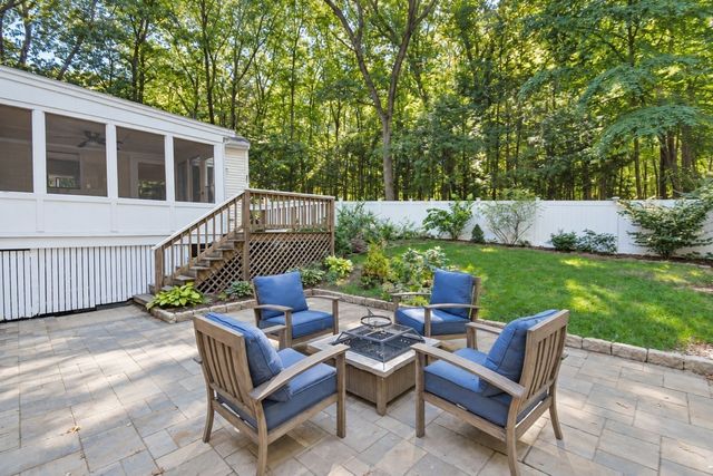 320 Russell Street, Carlisle, MA 01741