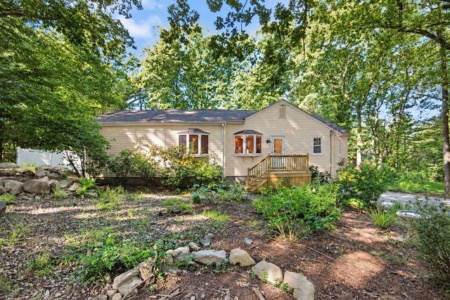 320 Russell Street, Carlisle, MA 01741