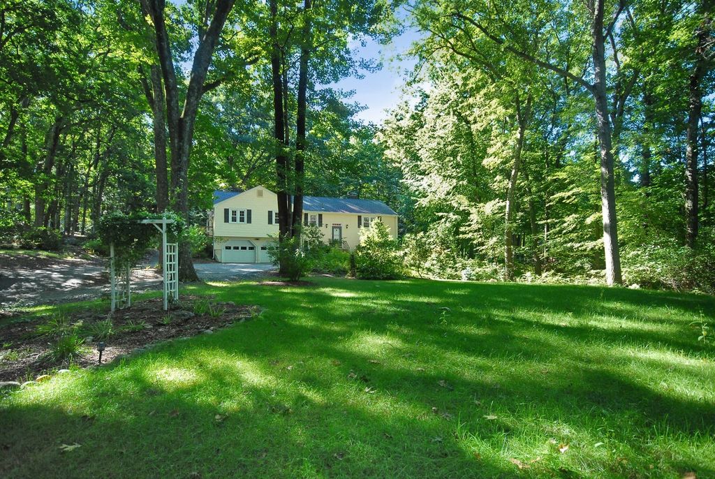 320 Russell Street, Carlisle, MA 01741