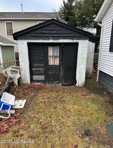 306 Norwood Avenue, Laurence Harbor, NJ 08879