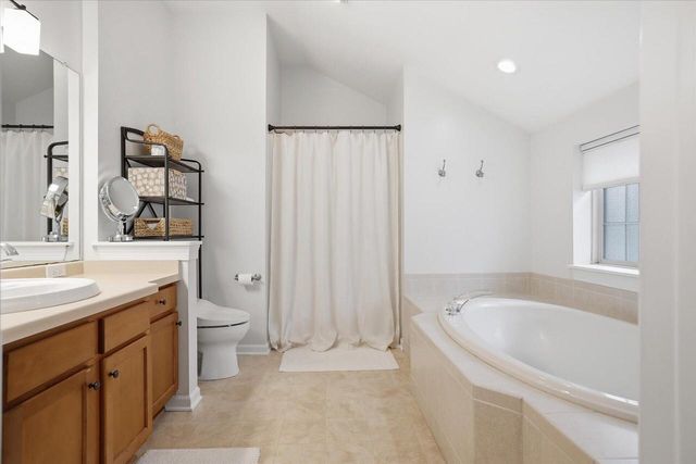 1152 River Place BOULEVARD, Waukesha, WI 53189