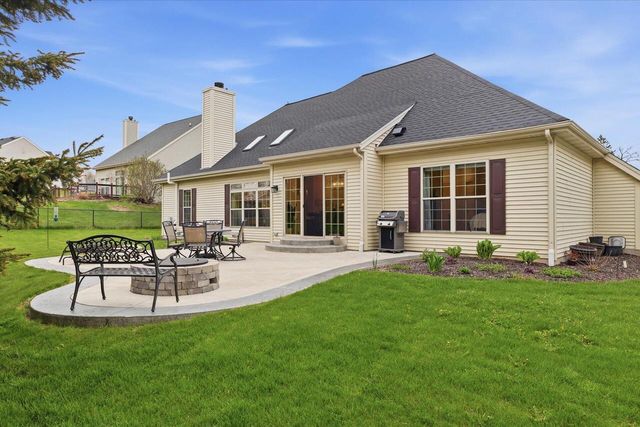 1152 River Place BOULEVARD, Waukesha, WI 53189