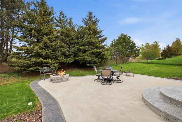 1152 River Place BOULEVARD, Waukesha, WI 53189
