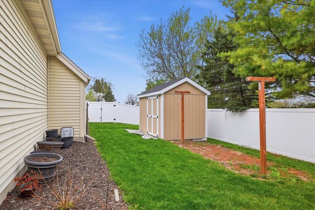 1152 River Place BOULEVARD, Waukesha, WI 53189