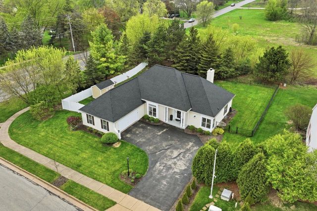 1152 River Place BOULEVARD, Waukesha, WI 53189