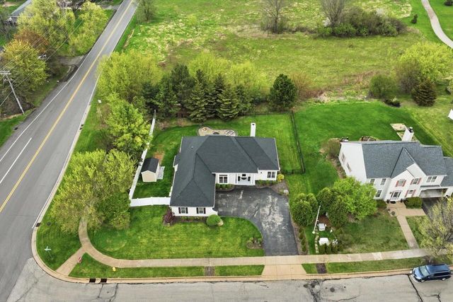 1152 River Place BOULEVARD, Waukesha, WI 53189