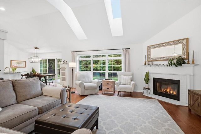 1152 River Place BOULEVARD, Waukesha, WI 53189