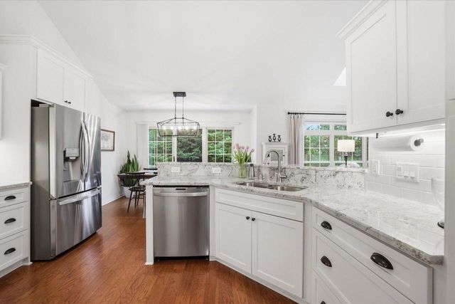 1152 River Place BOULEVARD, Waukesha, WI 53189