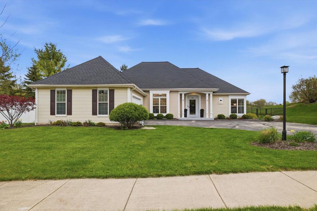 1152 River Place BOULEVARD, Waukesha, WI 53189