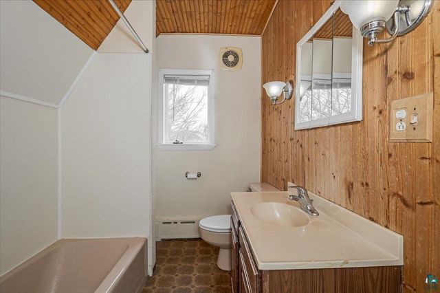 302 E 7th St, Superior, WI 54880