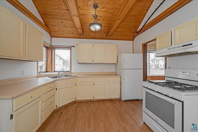 302 E 7th St, Superior, WI 54880