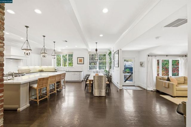 12 La Sombra Ct, Orinda, CA 94563