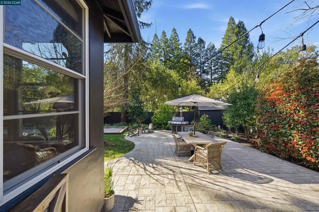 12 La Sombra Ct, Orinda, CA 94563