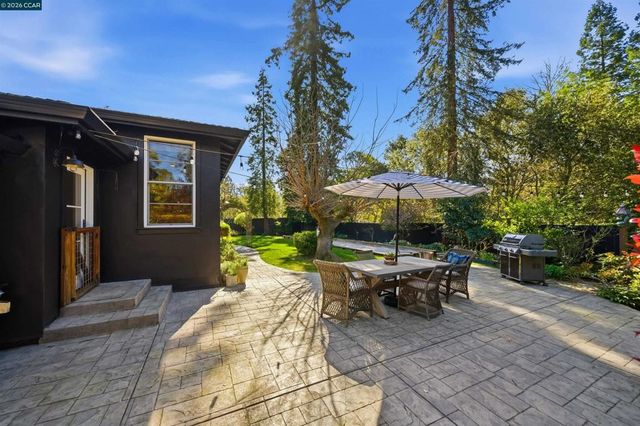 12 La Sombra Ct, Orinda, CA 94563