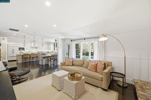 12 La Sombra Ct, Orinda, CA 94563