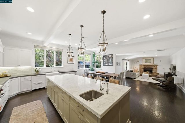 12 La Sombra Ct, Orinda, CA 94563