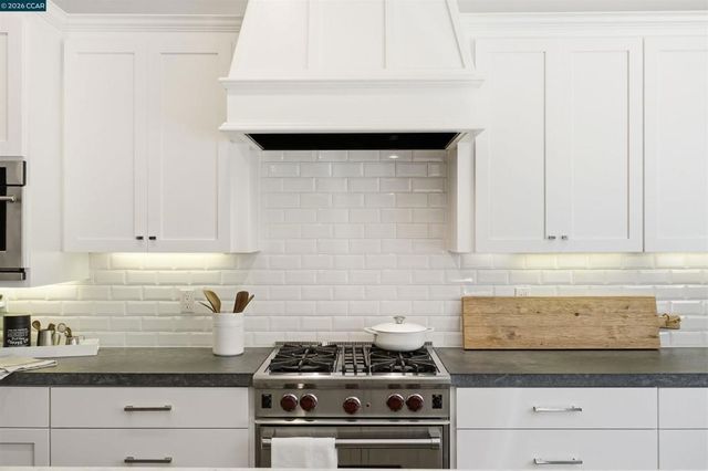 12 La Sombra Ct, Orinda, CA 94563