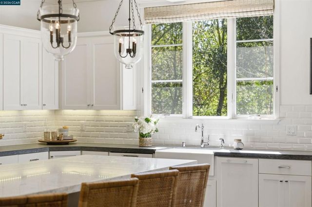 12 La Sombra Ct, Orinda, CA 94563