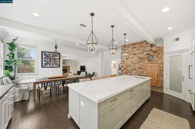 12 La Sombra Ct, Orinda, CA 94563