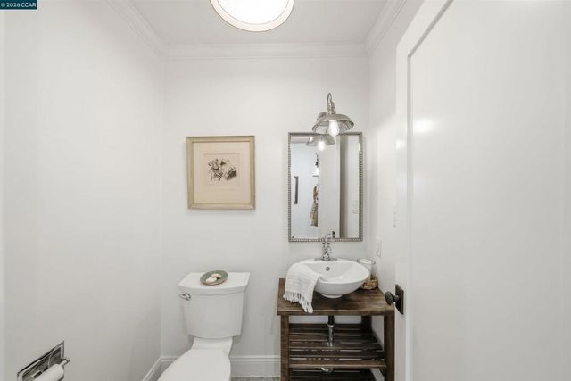 12 La Sombra Ct, Orinda, CA 94563