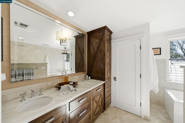 12 La Sombra Ct, Orinda, CA 94563