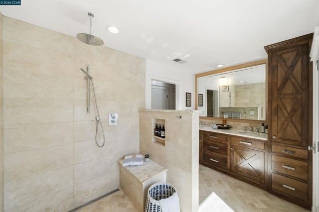 12 La Sombra Ct, Orinda, CA 94563